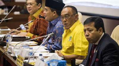 Setya Novanto, Setya Novanto kena sanksi MKD, Ical, hakim MKD, Partai Golkar, ARB, Akbar Tandjung, Fraksi Partai Golkar, Ade Komarudin