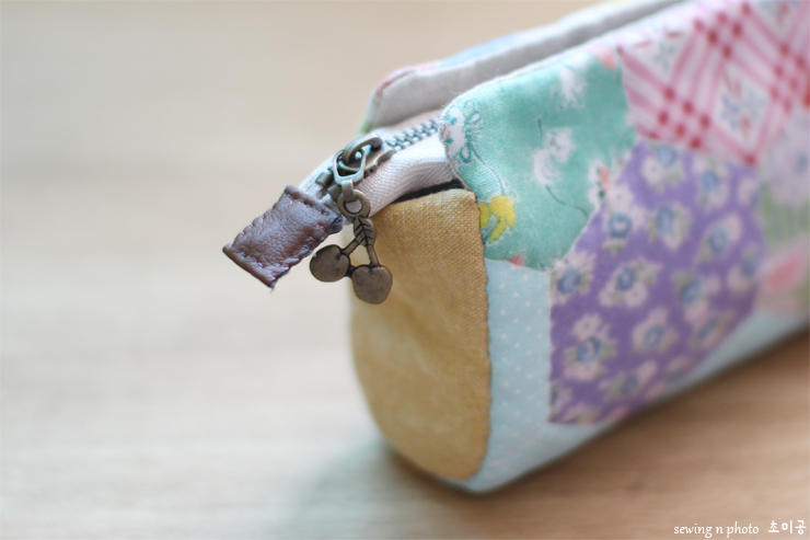 Pencil Case, Purse, Cosmetic Makeup, Bag Storage, Zipper Wallet. DIY Tutorial in Pictures. 