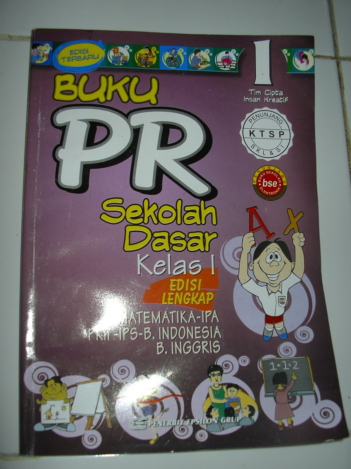 BUKU PR KELAS 1 SD Waktu pergi ke toko buku tanggal 30 April yang lalu aku tertarik pada buku ini Dalam pikiranku terlintas ingin mencoba buku ini agar