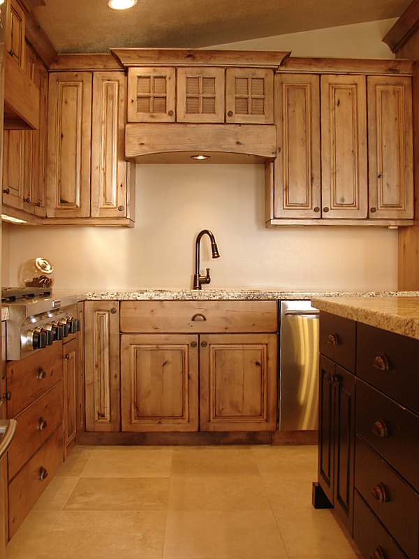 LEC Cabinets: Rustic Knotty Alder Cabinets