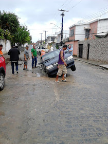 http://www.blogdofelipeandrade.com.br/2015/07/goiana-cidade-esta-engolindo-os-carros.html