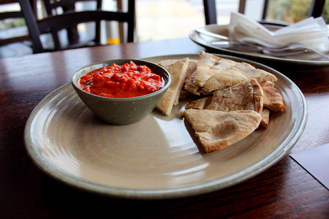 pitta bread with tomato