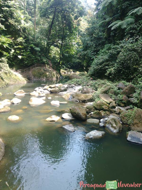 menyusuri sungai