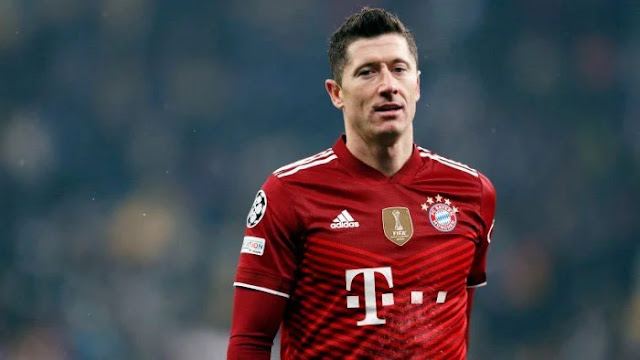 Barcelona makes offer for Robert Lewandowski