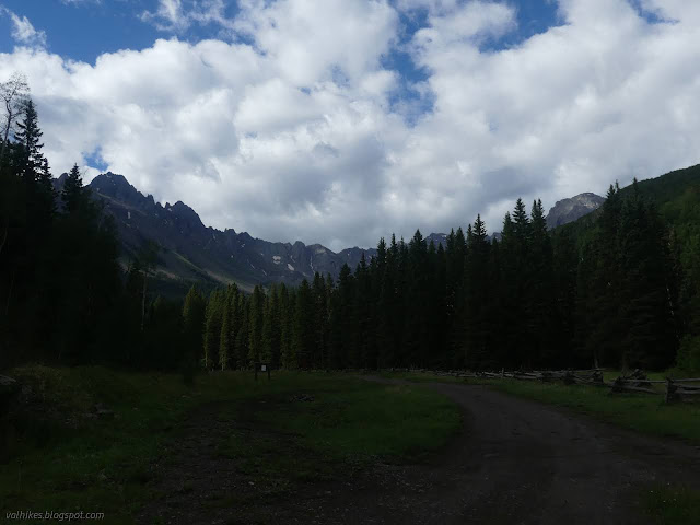 00: ring of trees with ring of mountains above them