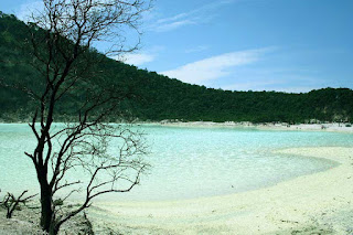 Tempat Wisata di Bandung Kawah Putih di Ciwidey