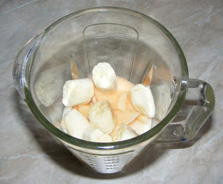 Preparare smoothie de pepene galben si banane reteta fresh retete suc bautura shake natural bun imunitate sanatate nutritie alimentatie,