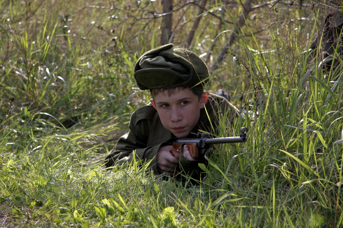 Foto Anak Anak Lagi Pegang Senjata DUNIA CORAT CORET