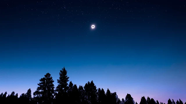 Eclipse no Céu Estrelado