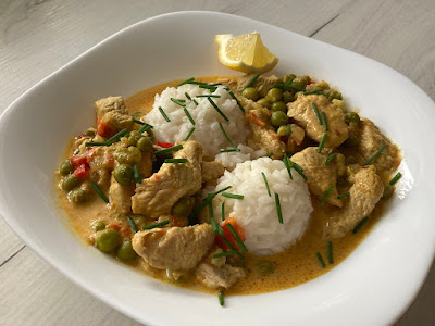 Curry z indyka i groszku z ryżem
