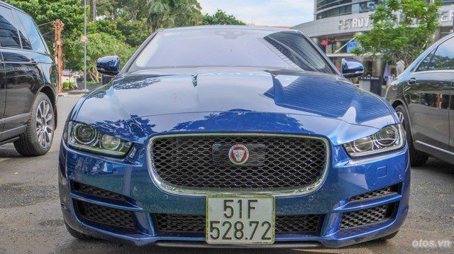 Xe Jaguar XE Portfolio màu độc đầy ấn tượng