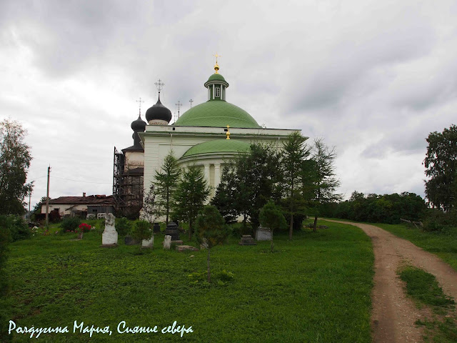 Монастырское подворье...