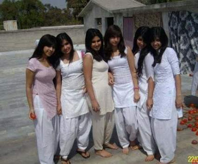 PicsofthephotosimagesPakistani school girls