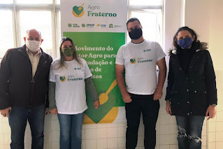 Secretário de Desenvolvimento Social Valdeck Amaral e Adriana Marques, coordenadora do CRAS Alto, com Rodrigo Rosa de Medeiros, do Sindicato Rural, e Monique Lopes, do Escritório Local da Emater-Rio