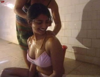 Indian hot Desi Wet Girls Bathroom Pics collection