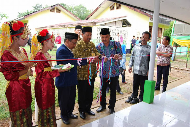 Acara Peresmian Kantin Sekolah SMP Negeri Bangun Rejo Oleh Kepala Sekolah