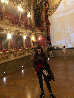 Yo en el interior del teatro. Imposible hacer una foto sin turistas detras