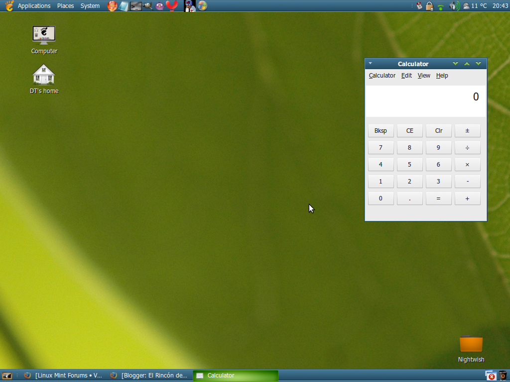 Escritorio de una distro de Linux mostrando la calculadora, usando un tema azul con verde.