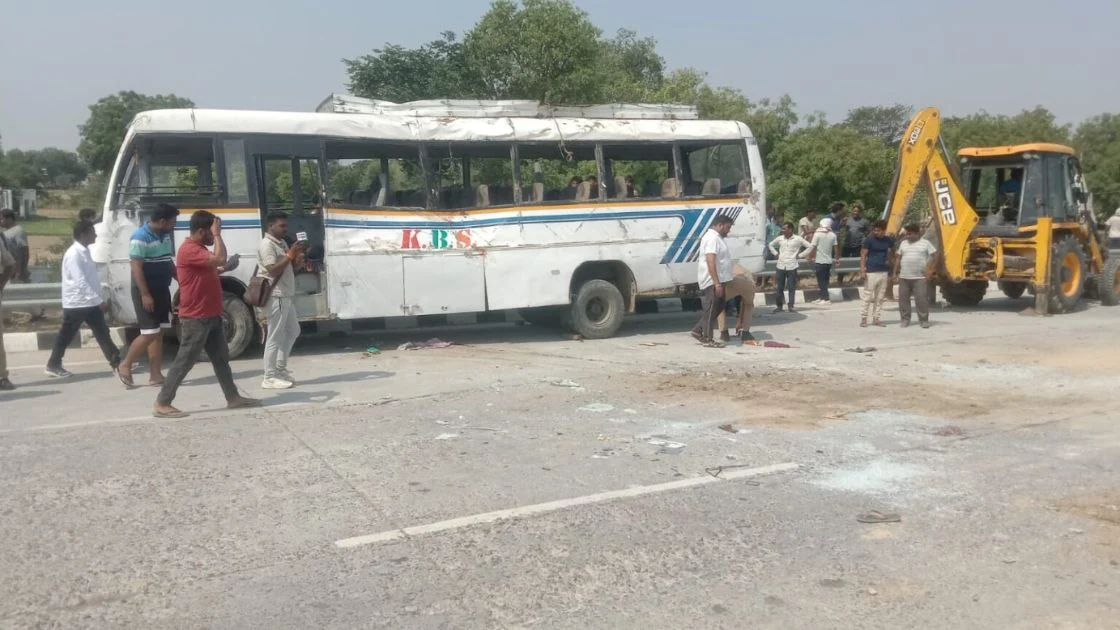Jaunpur Bus Accident: Five people died in a road accident in Jaunpur, CM Yogi expressed grief