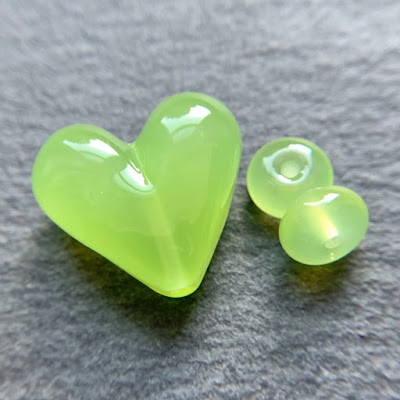 Handmade lampwork glass heart bead by Laura Sparling made with CiM Lovebirds