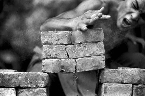 18 Pictures of Shaolin Monks Training