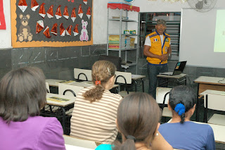 Moradores de Santa Cecília participam da primeira aula do curso para instalação de um Núcleo Comunitário de Defesa Civil no bairro