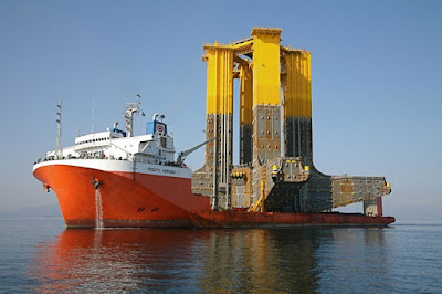 jenis Kapal Pengangkut Barang Berat (Heavy Lift Cargo Transporter)