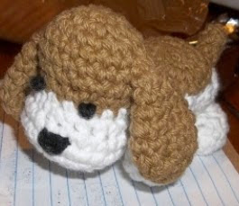 http://translate.google.es/translate?hl=es&sl=auto&tl=es&u=http%3A%2F%2Fsheepofdelight.blogspot.com.es%2F2012%2F11%2Ffree-amigurumi-crochet-pattern-hound.html