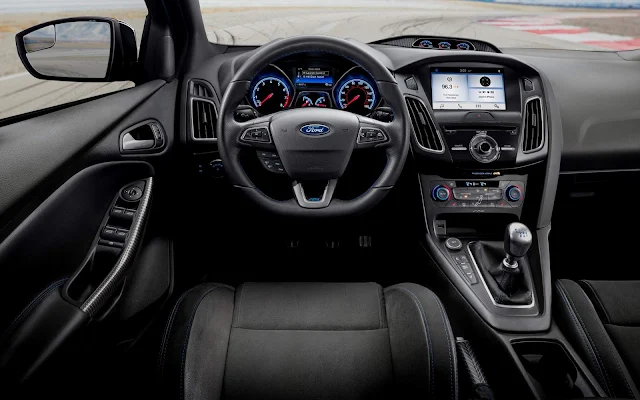 Ford Focus RS  - interior