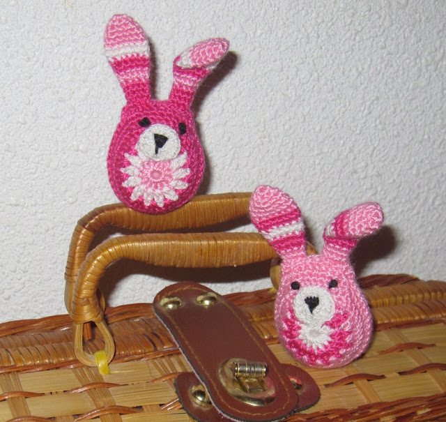 Pareja de conejitos amigurumi