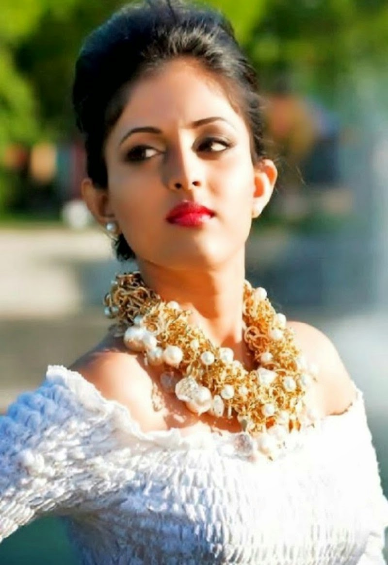 Priya Banerjee Beautiful HD Wallpaper Free