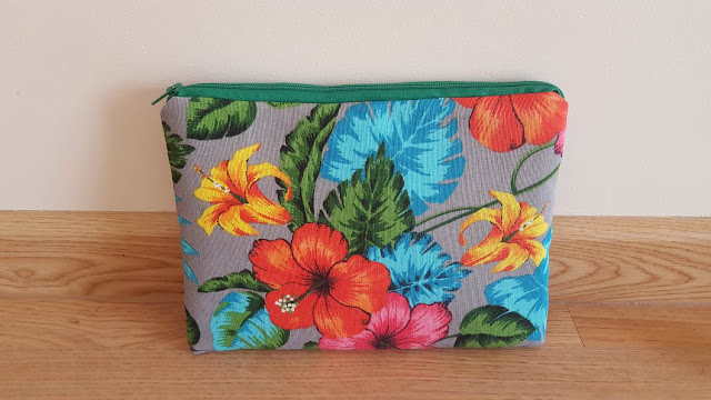 https://www.etsy.com/listing/714763430/tropical-summer-beach-purse-hibiscus