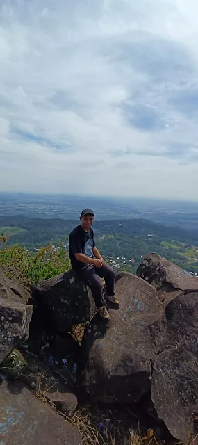 Menikmati Keindahan Alam Gunung Jimat Mendelem Pemalang