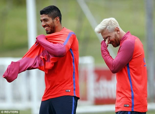 Blonde haired & red bearded Lionel Messi seen publicly for 