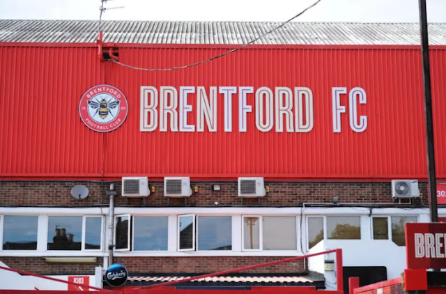 OFFICIAL - BRENTFORD SIGN MAN UNITED FORWARD