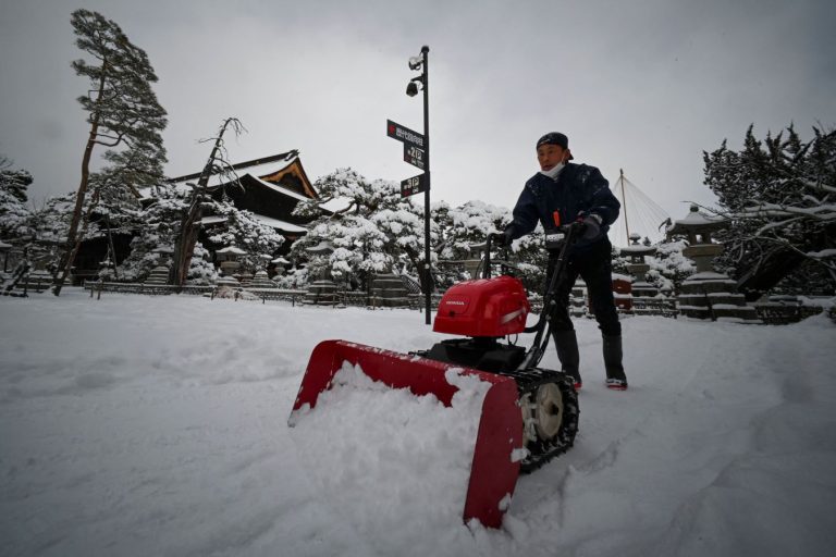 Japan.. A snow storm paralyzes the country Japan has witnessed very strong snow storms, which have claimed the lives of at least 5 people so far, as temperatures have dropped to minus 12 degrees Celsius in some parts of the country.  The snow storm also severely affected the movement of trains and roads, and covered many roads with snow, and thousands of people were forced to spend the night in train compartments or at stations in the western provinces of Kyoto and Shiga, while motorists were stranded on some main roads.