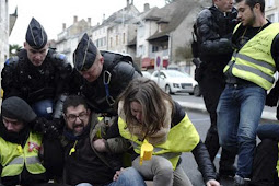 Clashes Break Out in France in Latest 'Yellow Vest' Protest