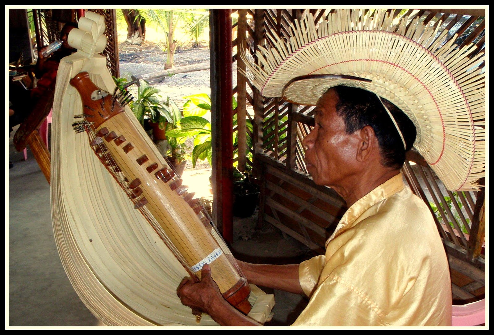 Pendidikan Daring: Alat Musik Dawai Tradisional dan Elektrik Sasando