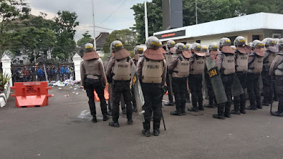 Ricuh, Demo Mahasiswa Tolak Kenaikan BBM di Bandung 