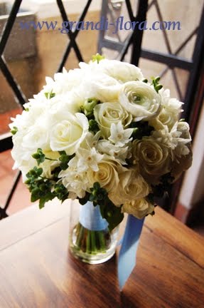 Spring Bouquet in Classic White 