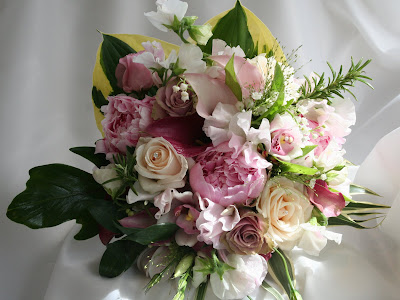 In this wedding bouquet I've used a seasonal combination in very soft subtle