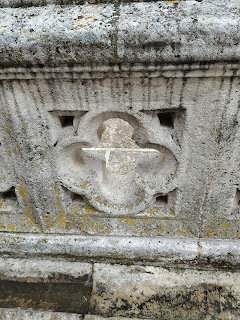 Detalle de barandilla de piedra en Burgos