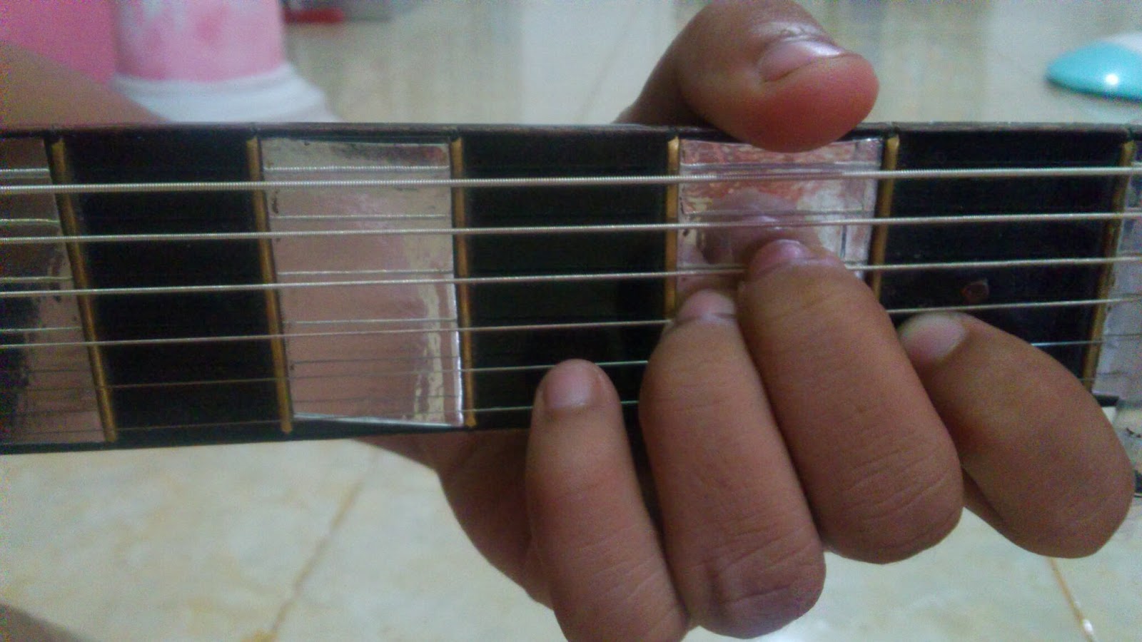 Ingin Tahu: Belajar gitar  kunci dasar gitar