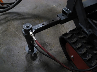 Hydraulic leveling jack extended