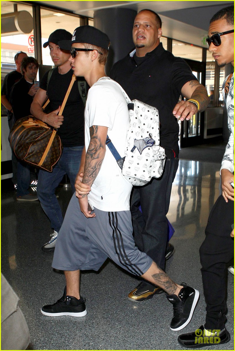 Celeb Diary: Justin Bieber @ LAX Airport