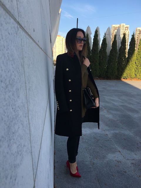 Maxi coat, maxi black coat, zara coat, zara black coat, red pumps, lipstick red pumps, velvet red pumps, velvet pumps, fall outfit, how to wear red pumps, what colors goes well with military green, military coat, top fashion blogger, toronto street style, toronto blogger, streetstyle