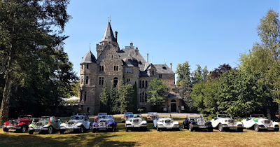 Uma coleção de MP Lafer diante do Castelo Garvensburg, fotografada em 19 de agosto de 2018.