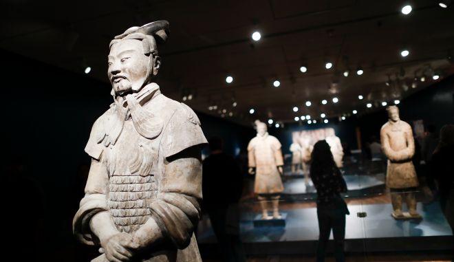 Ο κινεζικός στρατός από τερακότα στο Cincinnati Art Museum το 2018. [Credit:AP]