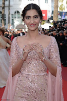 Sonam Kapoor looks stunning in Cannes 2017 034.jpg