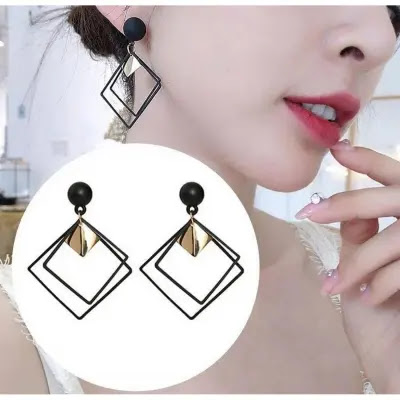 The Cultural and Contemporary Significance of Earrings in Pakistan